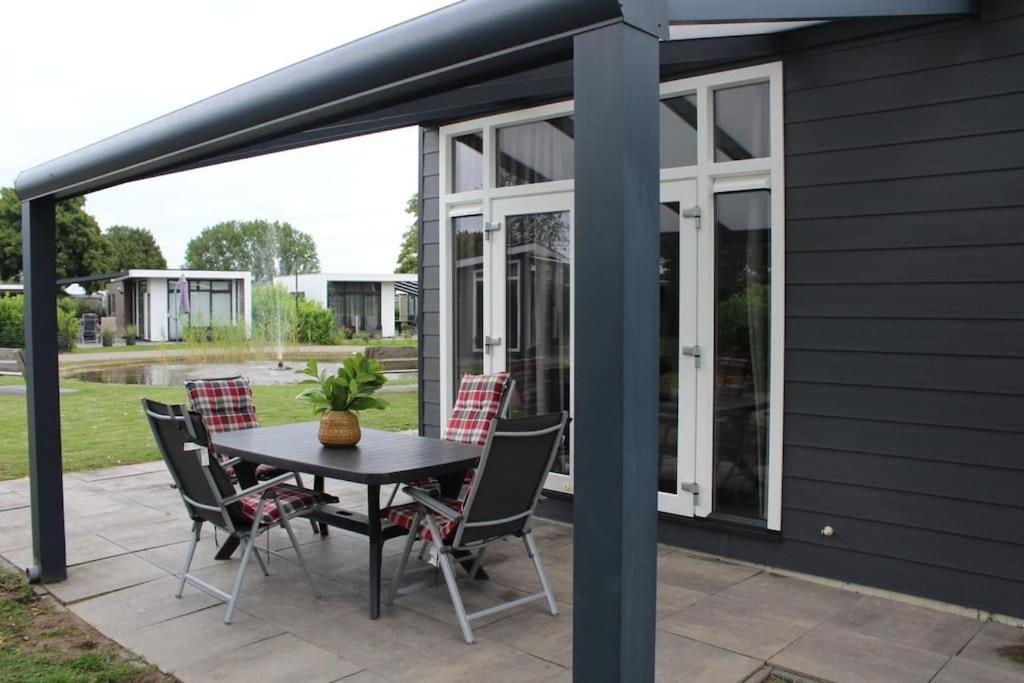 Vakantiehuis Met Vijverzicht Lathum Buitenkant foto