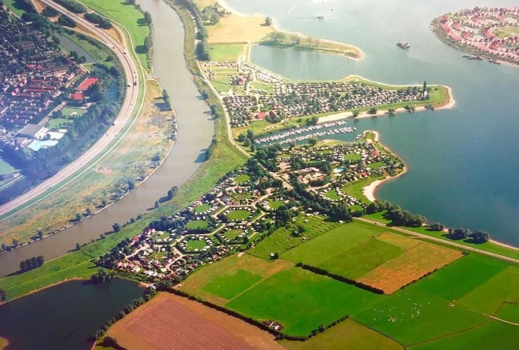 Vakantiehuis Met Vijverzicht Lathum Buitenkant foto