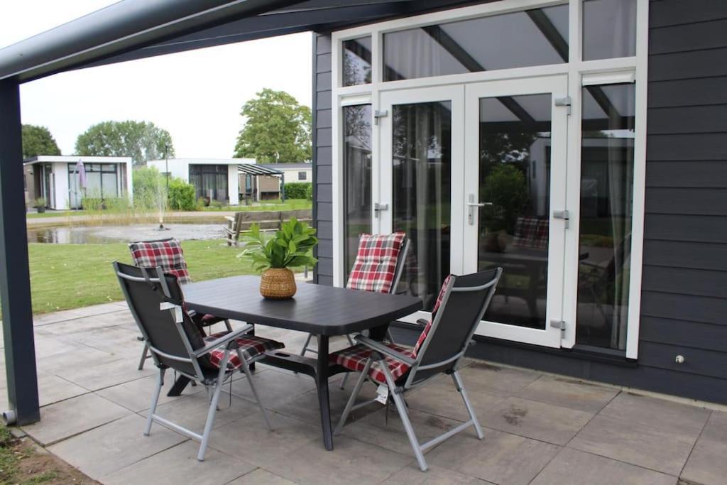 Vakantiehuis Met Vijverzicht Lathum Buitenkant foto
